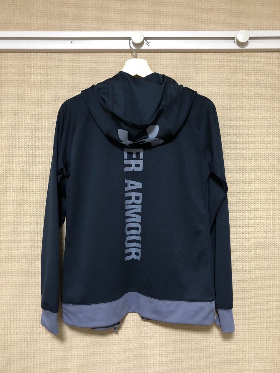 ★値下げ中★美品【UNDER ARMOUR】ロゴ入り 長袖 ジップアップパーカー  フーディ ジャージ