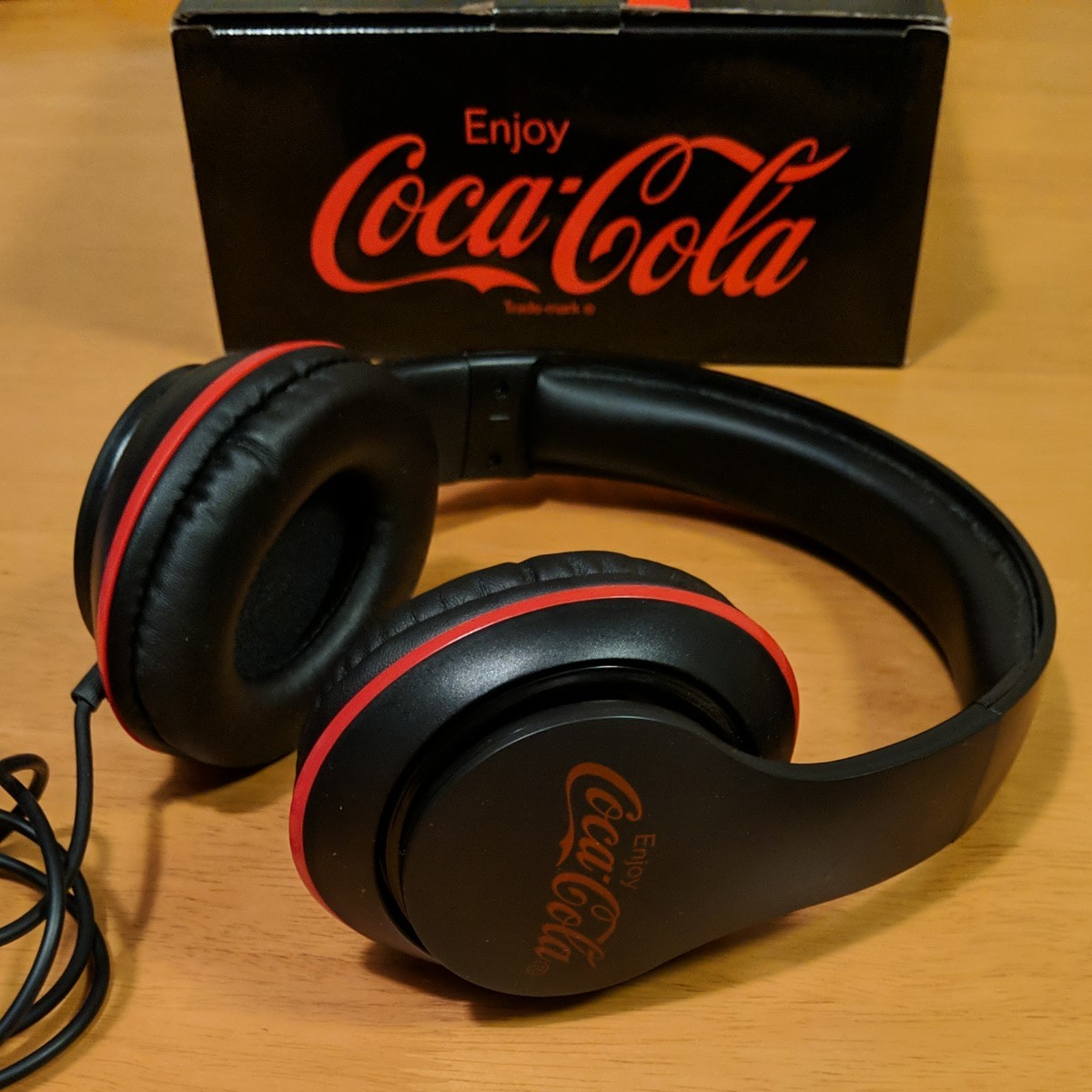 コカ・コーラ Coca-Cola ヘッドホン 未使用に近い 接続 イヤホン コカ・コーラ Coca-Cola ヘッドホン 未使用に近い 接続 イヤホン