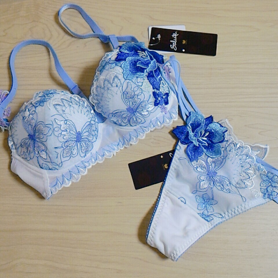 おトク情報がいっぱい! サルート 42 ソング 新品タグ付 完売色