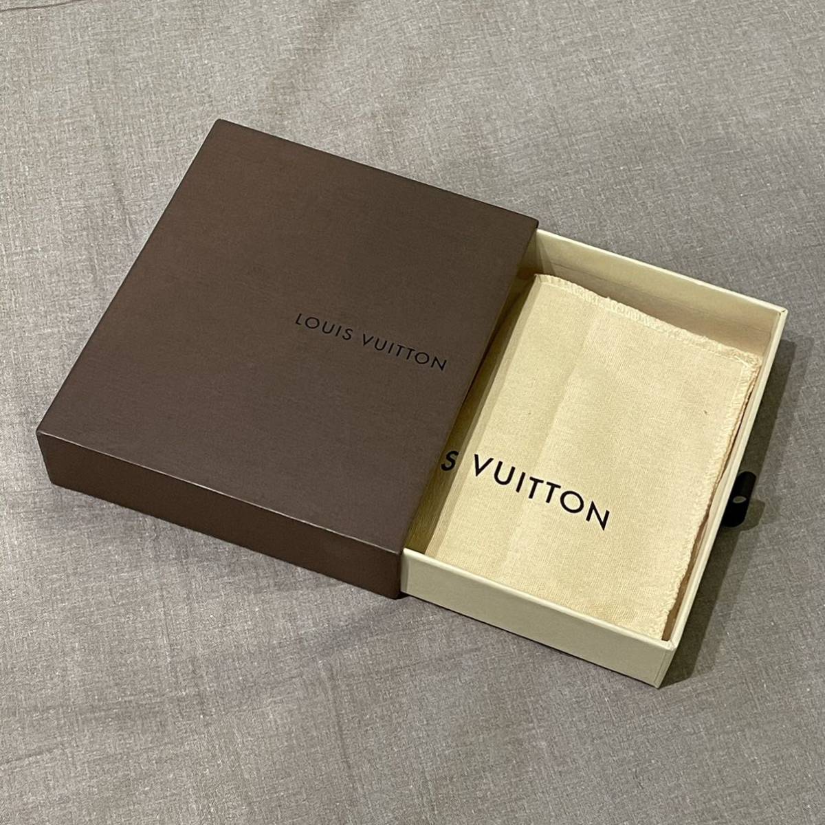 Yahoo!オークション - LOUIS VUITTON ルイヴィトン 空箱 布袋 Yahoo!オークション - LOUIS VUITTON ルイヴィトン 空箱 布袋