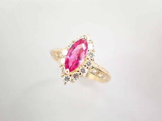 美品 K18 ルビー0.59ct ダイヤ計0.36ct デザイン リング 指輪-