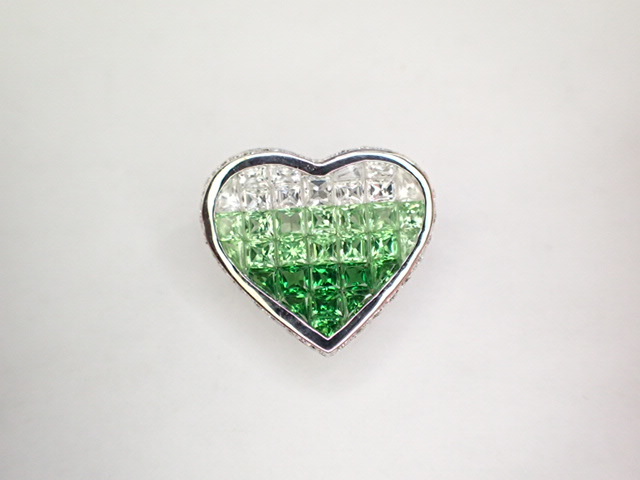 美品 K18(WG) グリーングロッシュラーガーネット計1.203ct ホワイト