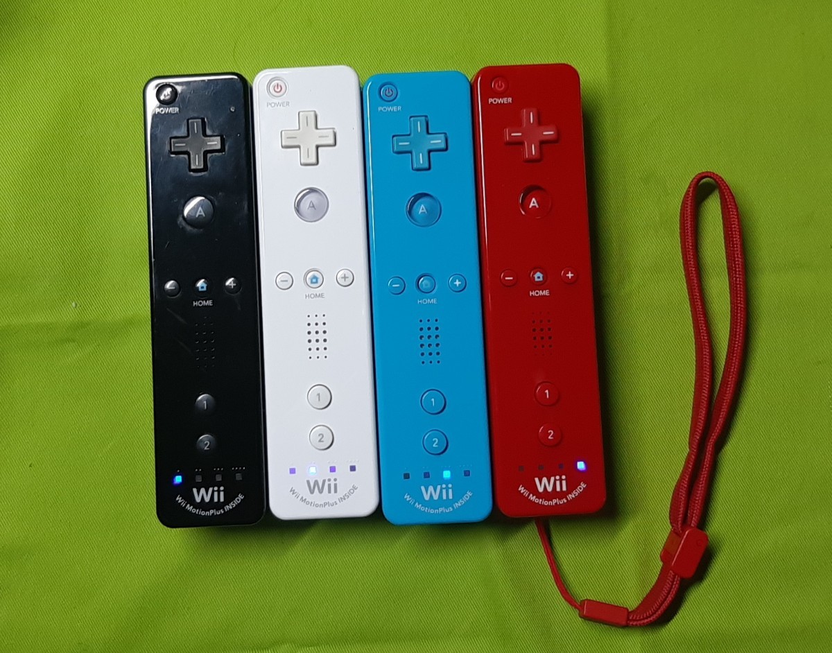 【動作確認済】 Wiiリモコンプラス  Nintendo　黒　白　青　赤 4本セット