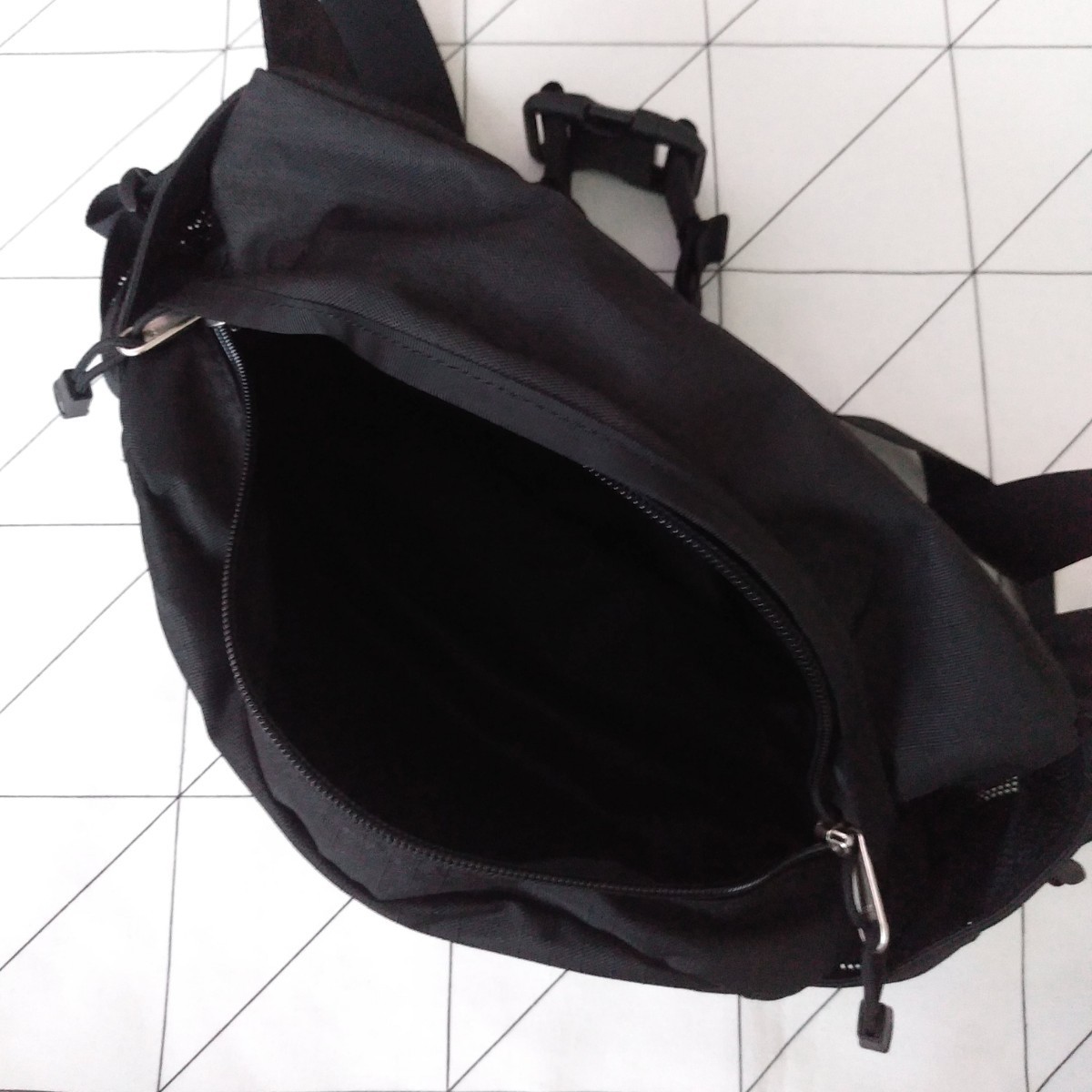 新品・08》ノースフェイス クラシックカンガ ブラック ウエストポーチ