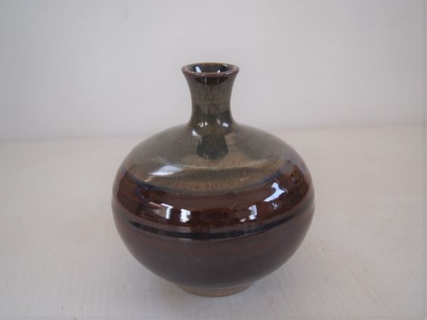 21318　陶器の花器◆光沢のある茶色の一輪挿し 花生　花瓶　フラワーベース　口径：約3㎝　外径：約10.5㎝　高さ：約13㎝　_画像5