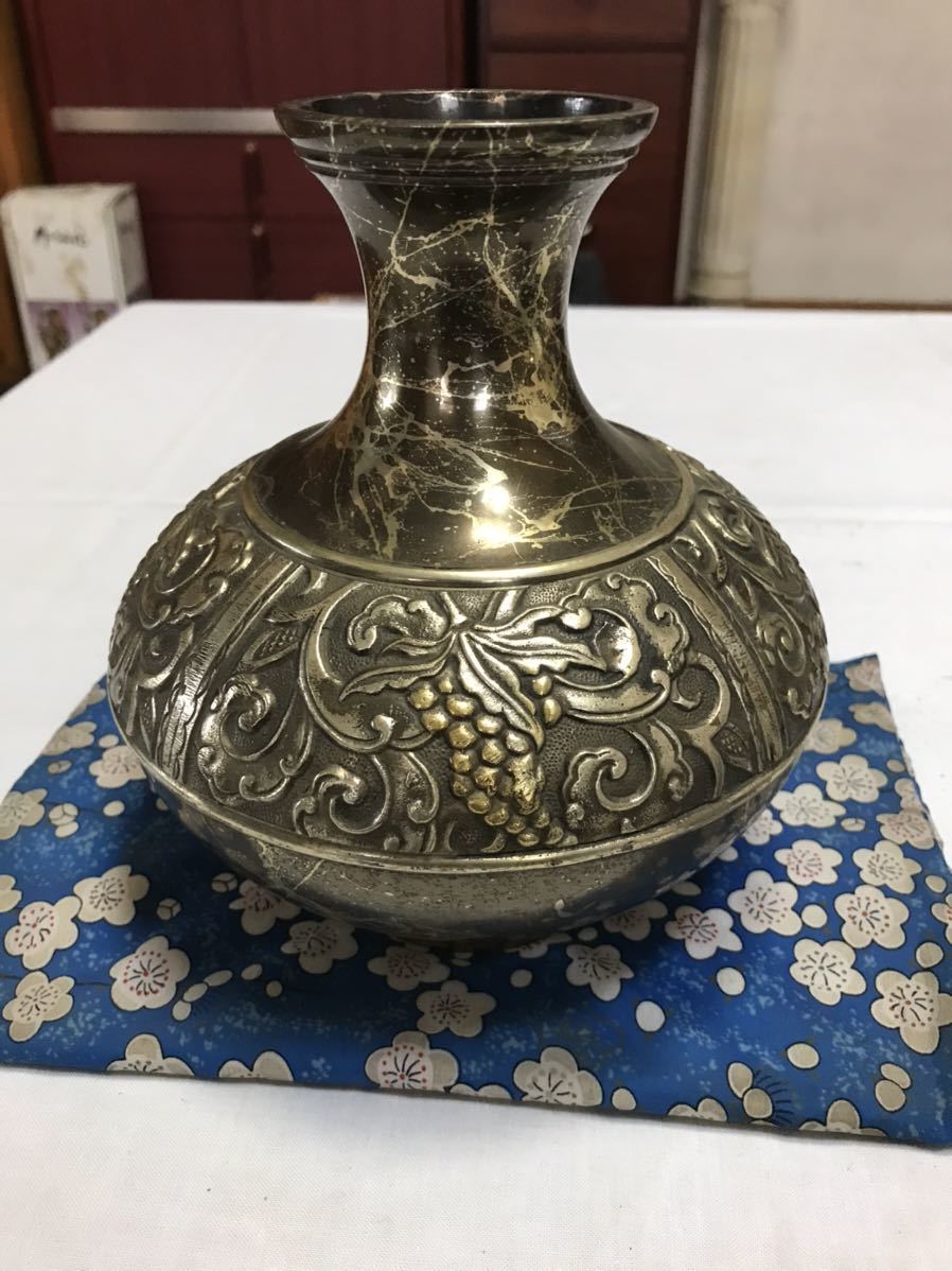 芸能人愛用 壺 花瓶 古美術 中国美術 青銅製か黄銅製 中古品 花瓶