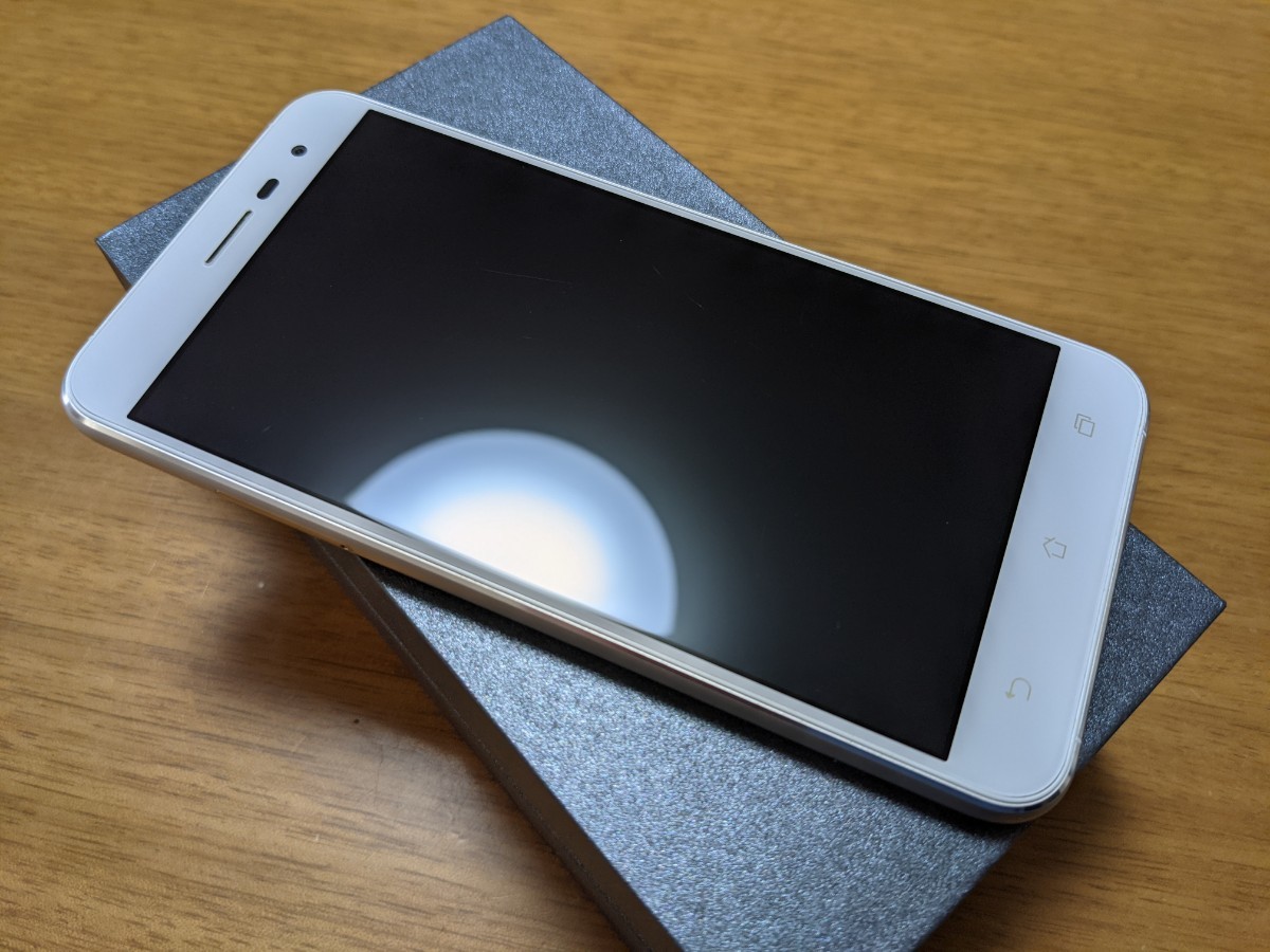 Paypayフリマ 超美品 Zenfone3 Simフリー ホワイト Paypayフリマ 超美品 Zenfone3 Simフリー ホワイト