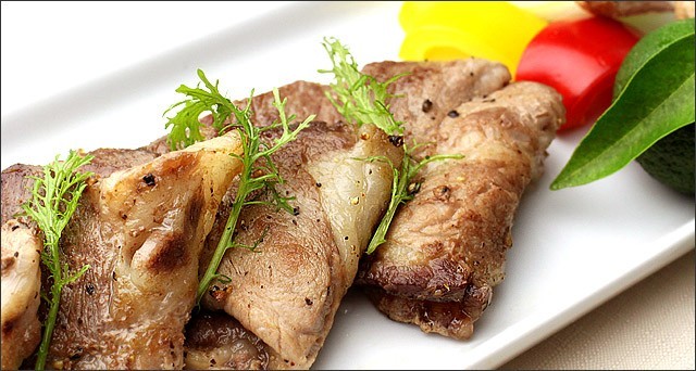 イベリコ豚肩ロース焼肉 1kg ベジョータ バーベキュー 豚肉 お肉 食品 お取り寄せグルメ 高級 食べ物_画像2