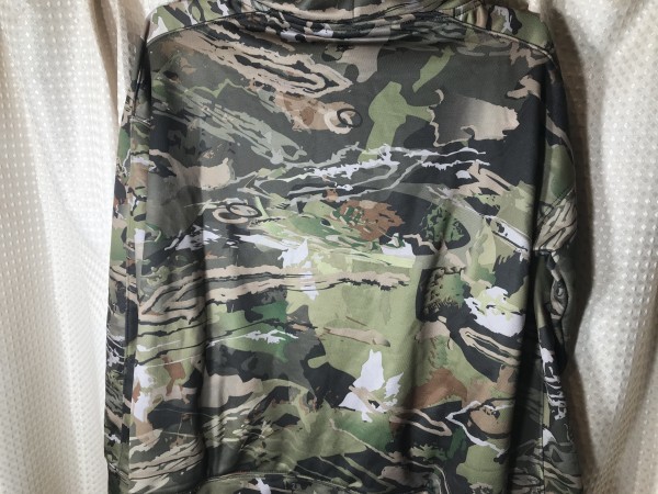  Under Armor woman camouflage high‐necked sweatshirt cold gear US. MD(JP size L corresponding )