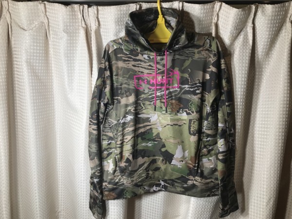  Under Armor woman camouflage high‐necked sweatshirt cold gear US. MD(JP size L corresponding )