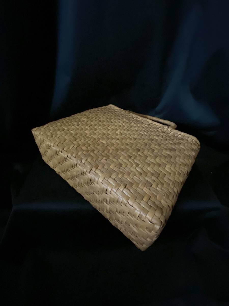 特価出品 国産蔓使用 サイズL 匠の技 職人手編み 網代編み 山葡萄籠
