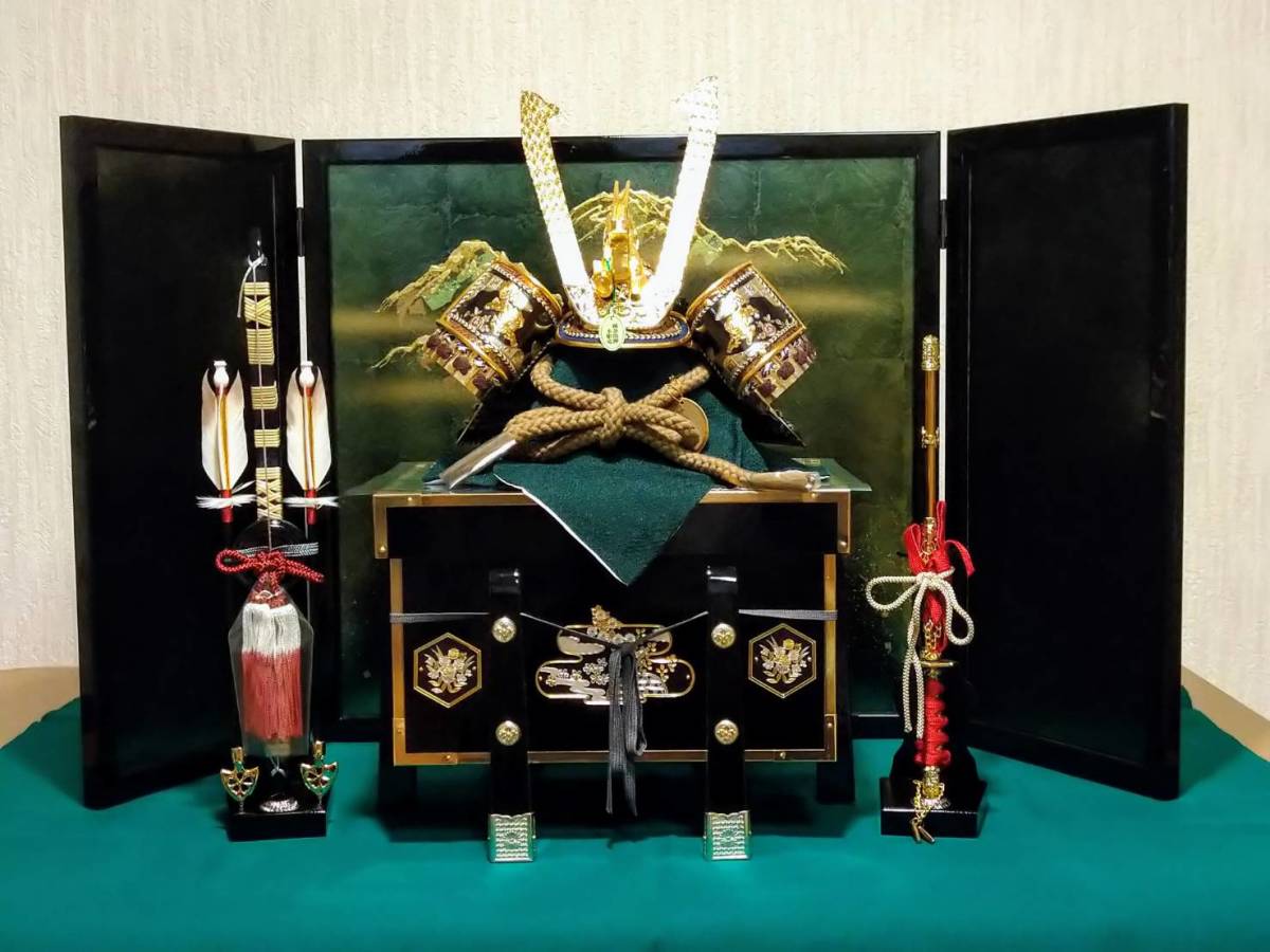 五月人形、兜、鎧飾り用屏風松二山展示品高さ48cm 的详细信息| One