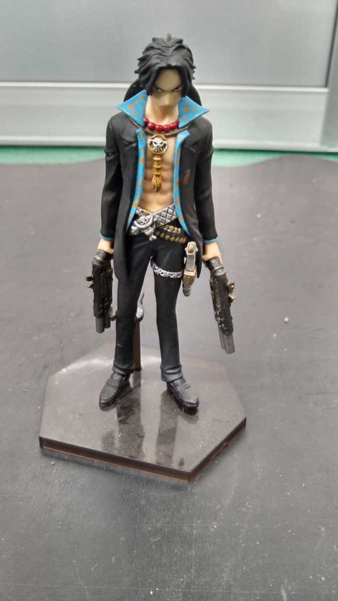 中古品 One Piece ワンピース フィギュア エース 傷や汚れ色褪せ有り 現状