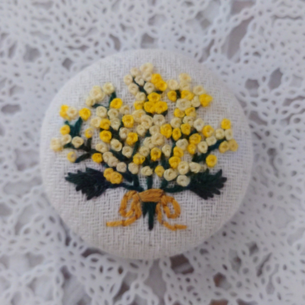 Paypayフリマ ミモザの花束 刺繍ブローチorヘアゴム ハンドメイド Paypayフリマ ミモザの花束 刺繍ブローチorヘアゴム ハンドメイド