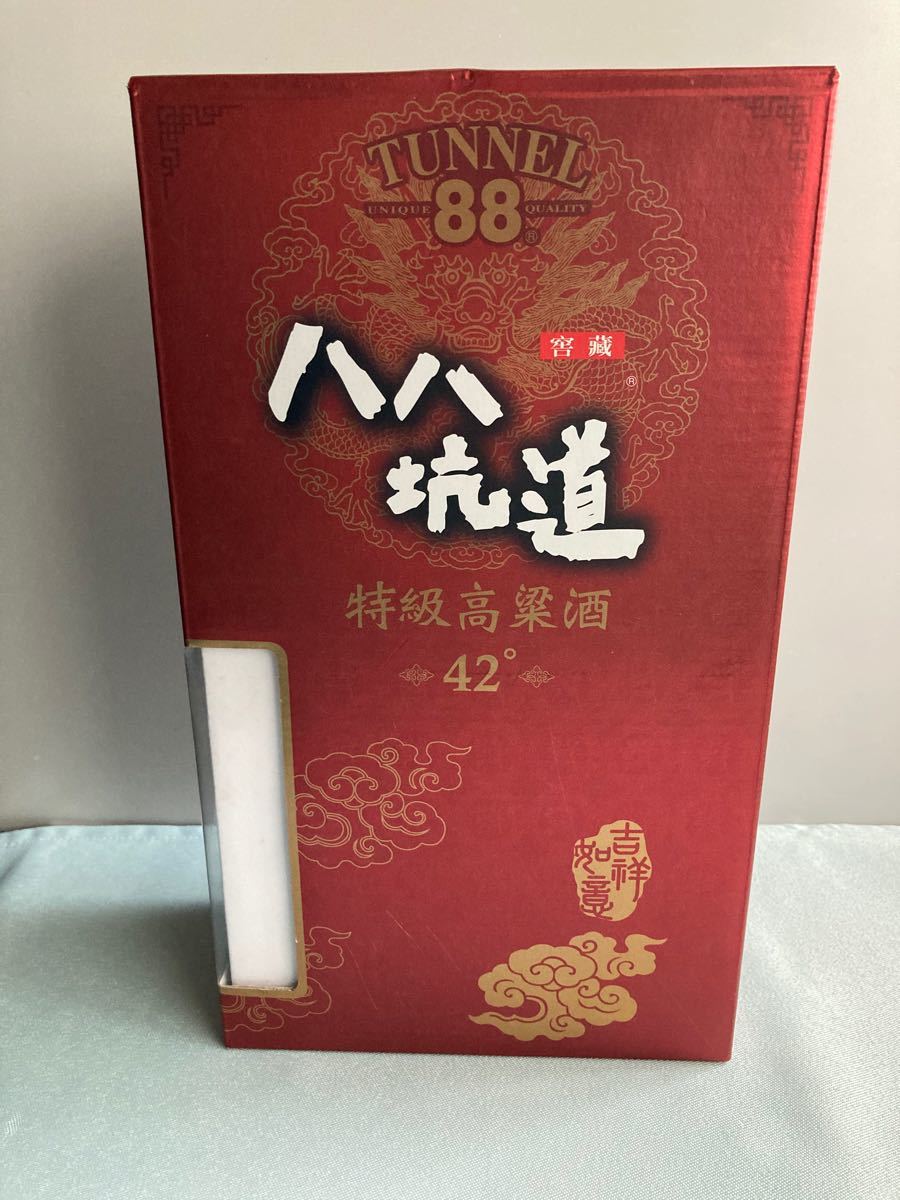 台湾 高粱酒(コーリャンシュ)  八八坑道　42度　600ml グラス 2個付き