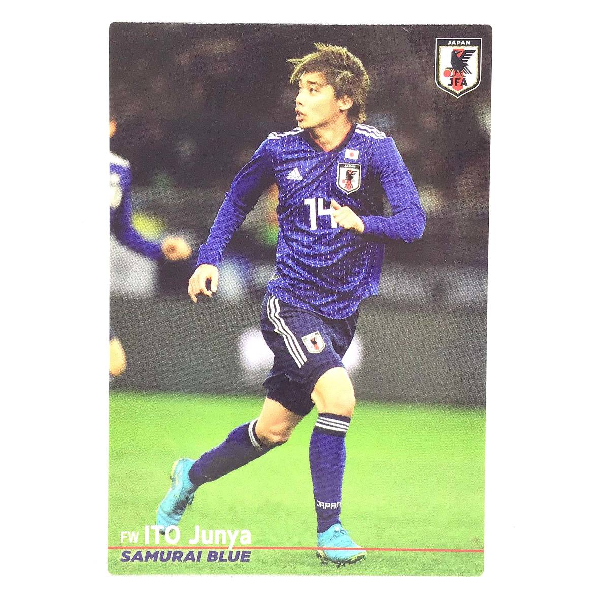 CFP【当時もの】2018 カルビー サッカー JAPAN NATIONAL TEAM CARD No.32 伊東純也 SAMURAI BLUE_画像1