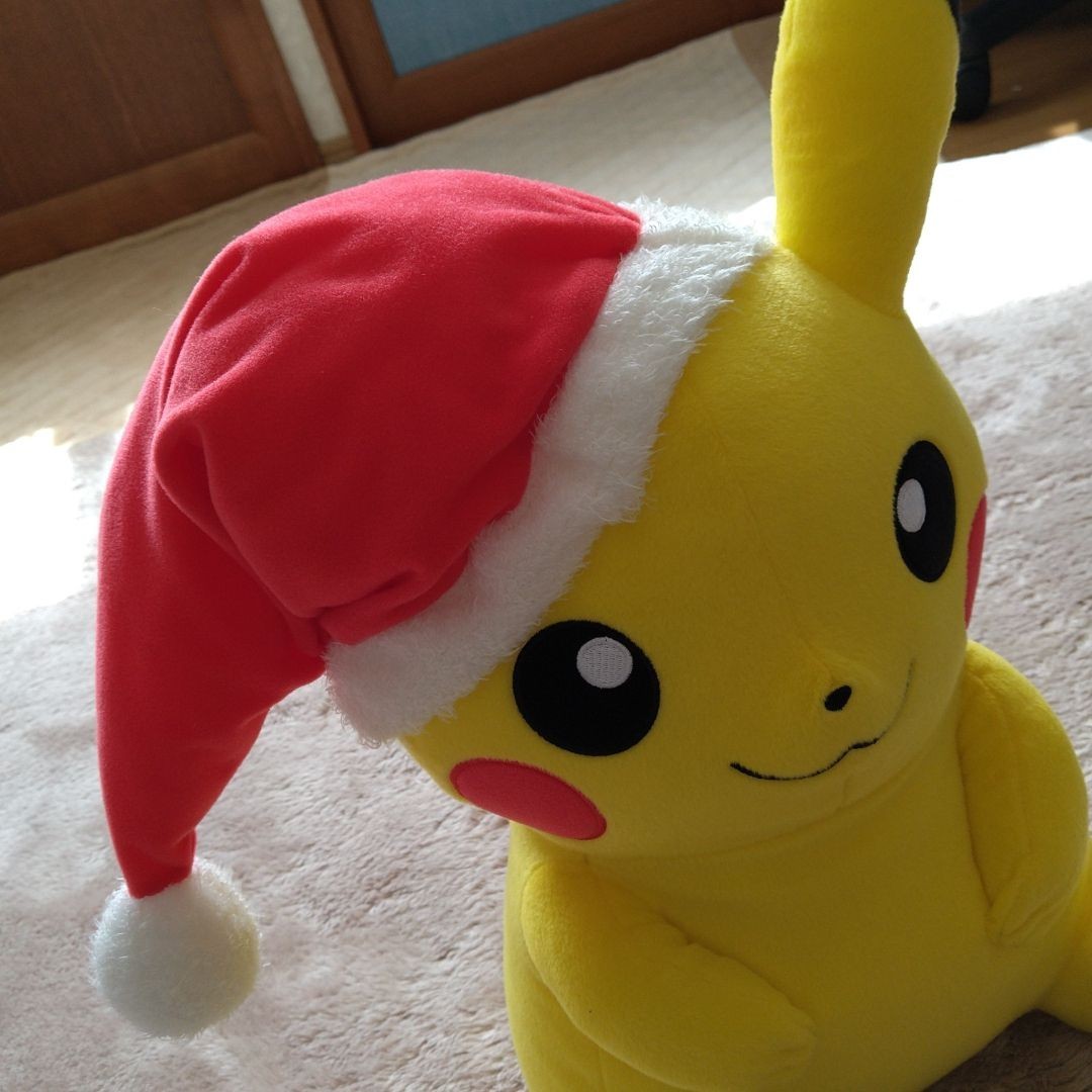 Paypayフリマ 美品 クリスマスピカチュウ めちゃでかぬいぐるみ サン ムーン ピチュー くつろぎタイム