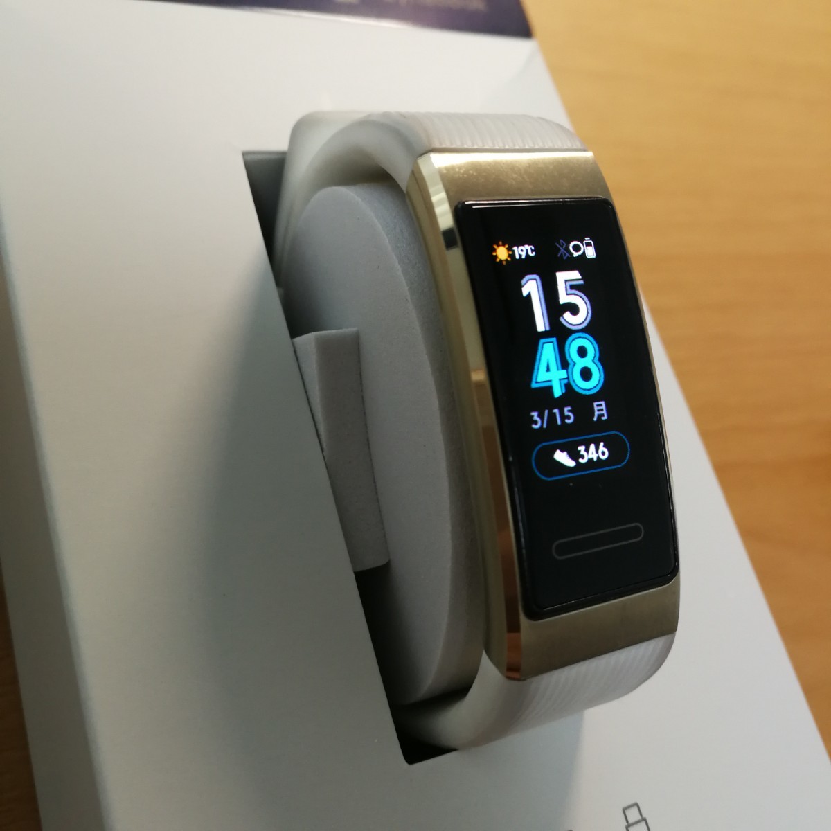 huawei スマートウォッチ band pro ホワイトゴールド|PayPayフリマ HUAWEI BAND3 ウェアブルウォッチ スマートウォッチ