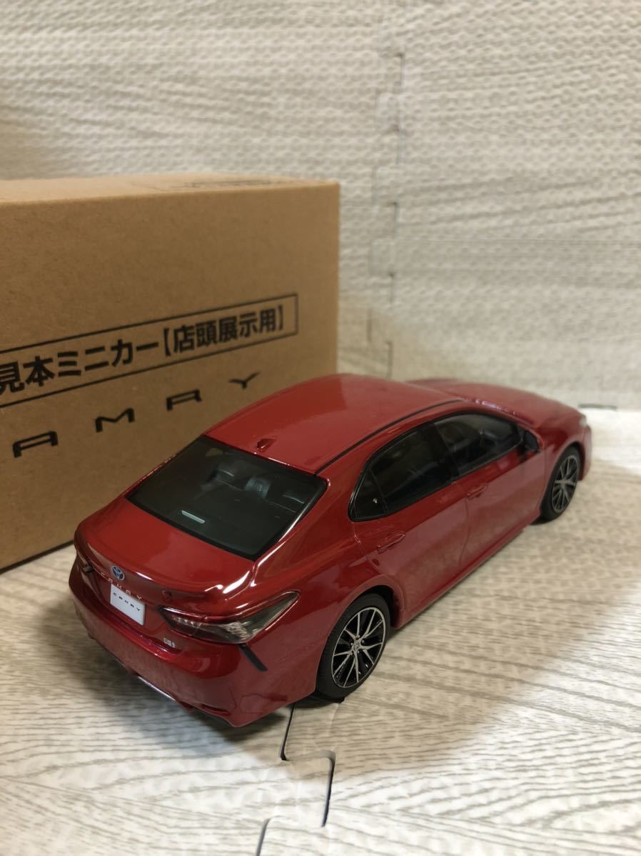 1/30 トヨタ 新型カムリ ハイブリッド WS CAMRY 後期 非売品 カラーサンプル ミニカー エモーショナルレッドⅡ_画像2