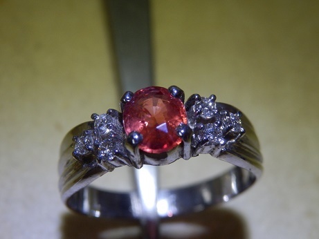 新品同様 パパラチアサファイアリング 石1，181CT 18WG ダイヤ入り スリランカ製ハンドメイド 中央宝石研究所鑑別書付き サファイア