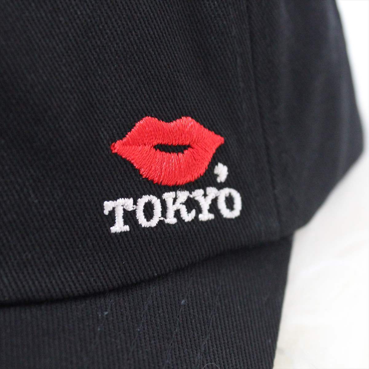 KISS TOKYO LIP LOGO LOW CAP サイドロゴ刺繍 ブラック キャップ 新品 黒 帽子_画像2