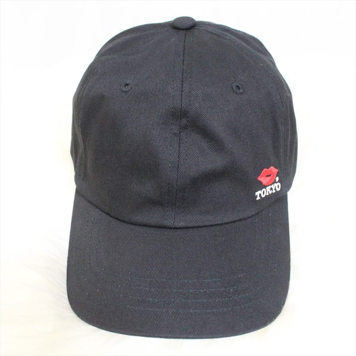 KISS TOKYO LIP LOGO LOW CAP サイドロゴ刺繍 ブラック キャップ 新品 黒 帽子_画像1