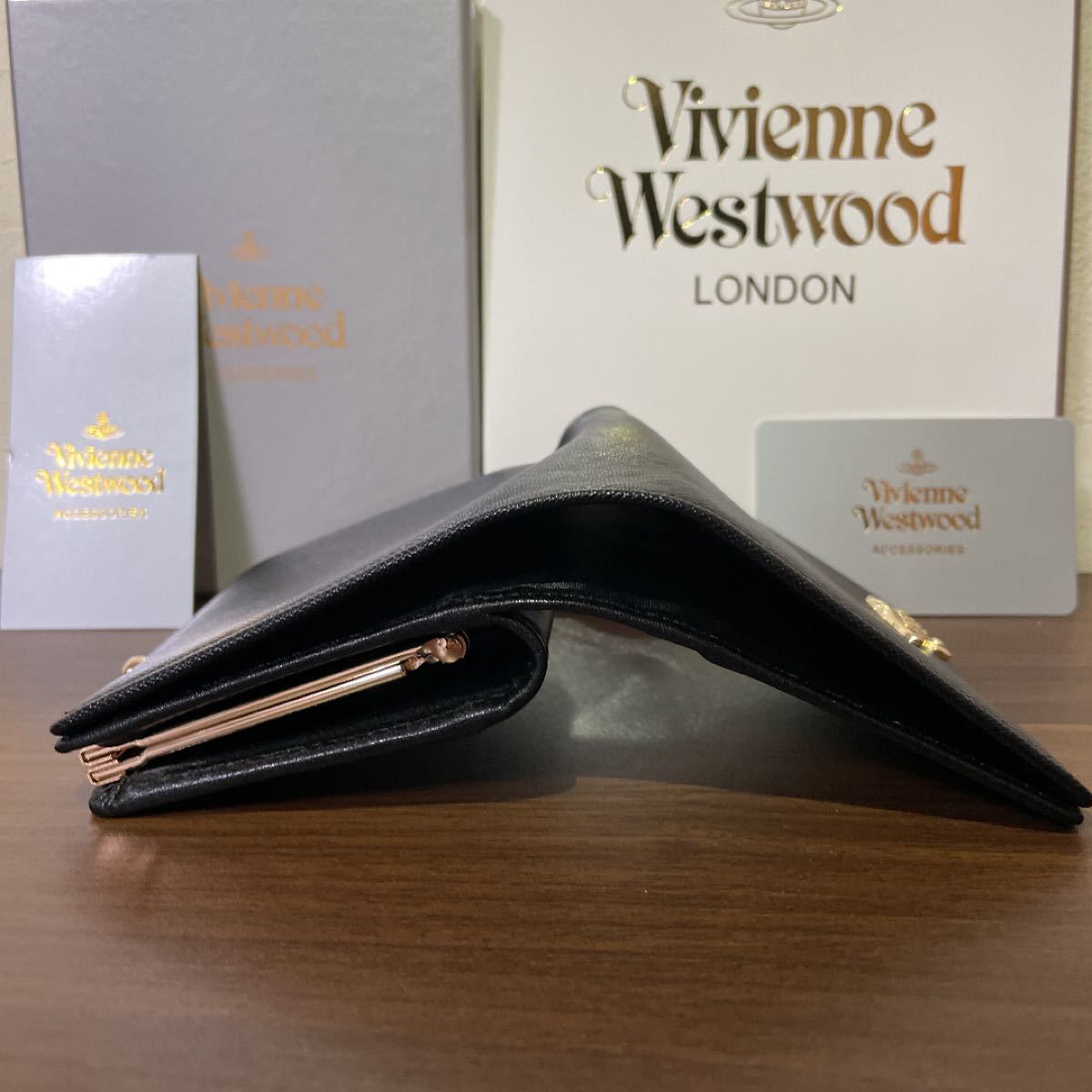 週末セール！　Vivienne Westwood ヴィヴィアンウエストウッド がま口 二つ折り 財布