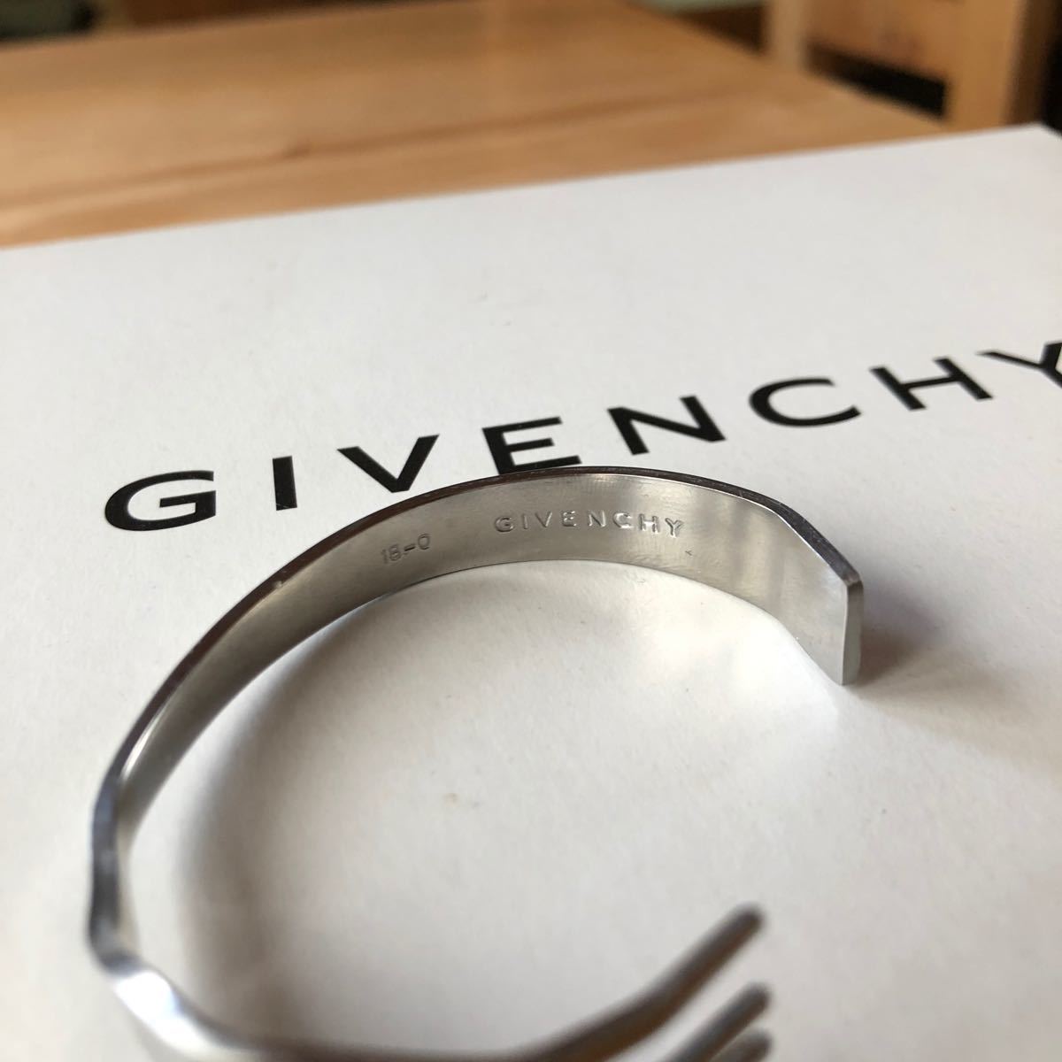 GIVENCHY ジバンシー フォークバングル|Yahoo!フリマ(旧PayPay GIVENCHY ジバンシー フォークバングル|Yahoo!フリマ(旧PayPay