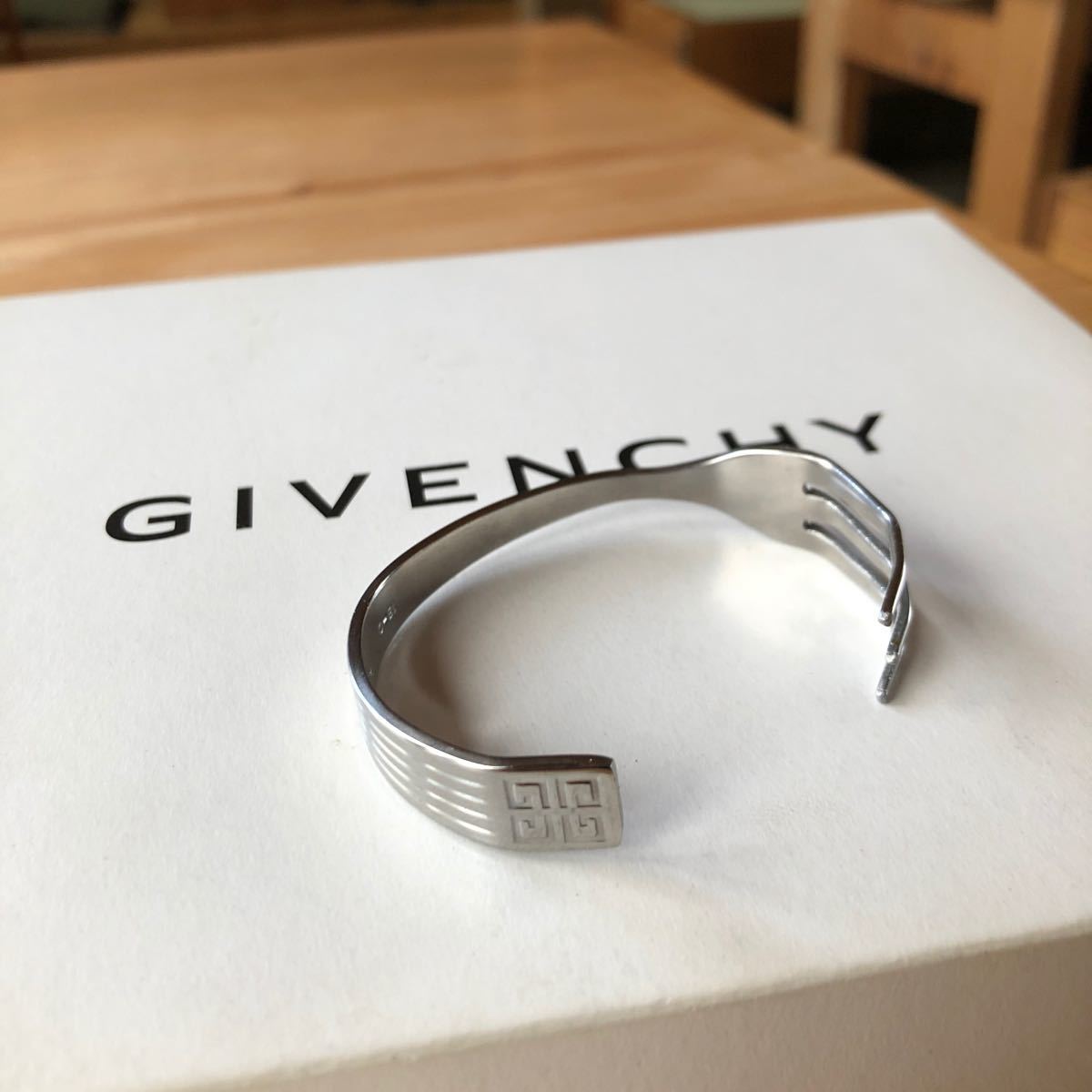 GIVENCHY ジバンシー フォークバングル|Yahoo!フリマ(旧PayPay GIVENCHY ジバンシー フォークバングル|Yahoo!フリマ(旧PayPay