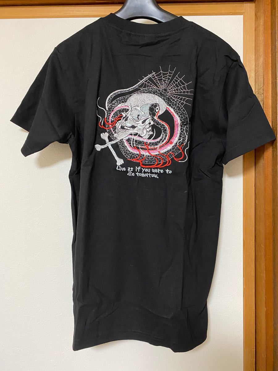 【最終値下げ】新品未使用　Ｍサイズ　黒色　刺繍Tシャツ　蛇　ガイコツ　ドクロ