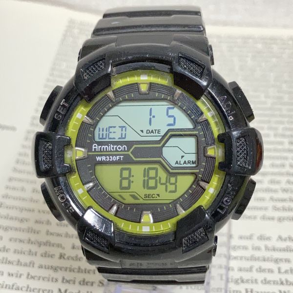 ★ ARMITRON 多機能 デジタル メンズ 腕時計 ★ アーミトロン アラーム クロノ タイマー ブラック 稼動品 F3761_画像1
