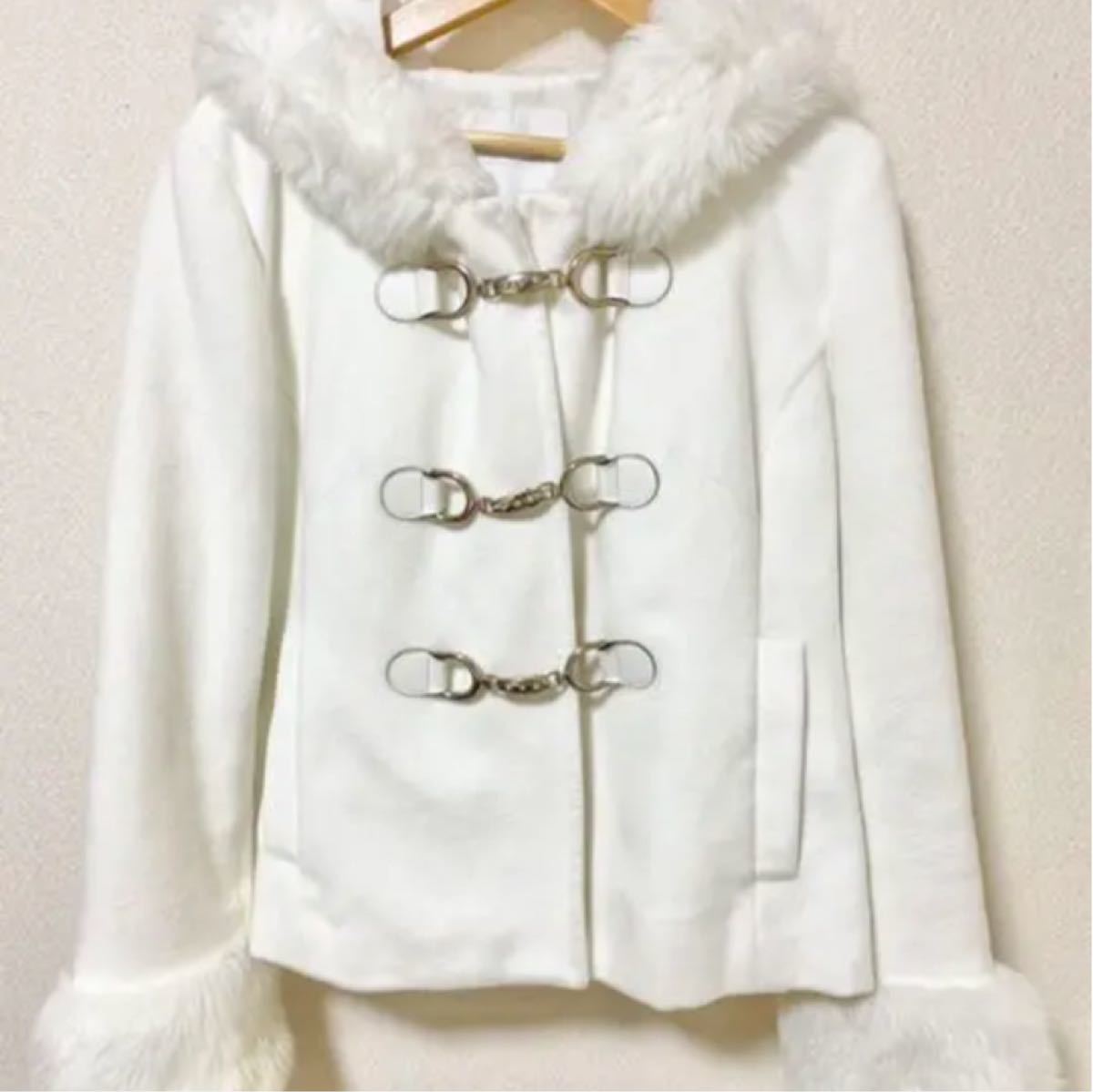 Paypayフリマ Cecil可愛いい白ダッフルコート Paypayフリマ Cecil可愛いい白ダッフルコート