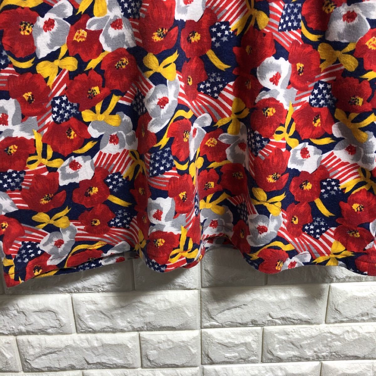 Paypayフリマ アメリカ古着 国旗 花柄 半袖tシャツ メンズlサイズ相当 Paypayフリマ アメリカ古着 国旗 花柄 半袖tシャツ メンズlサイズ相当