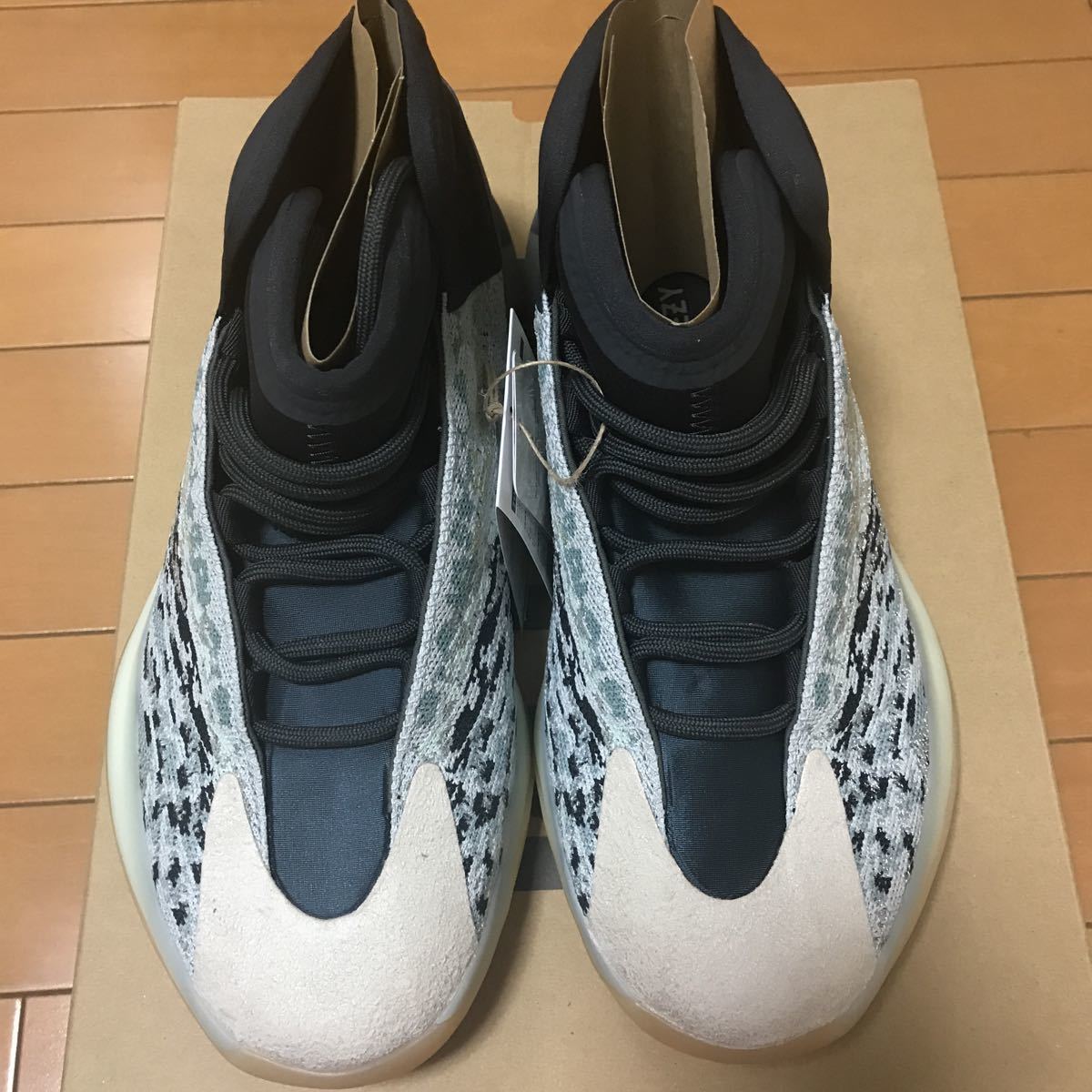 限定品、国内正規品 新品未使用 adidas ★ YZY QNTM ★サイズ27.5cm_画像3