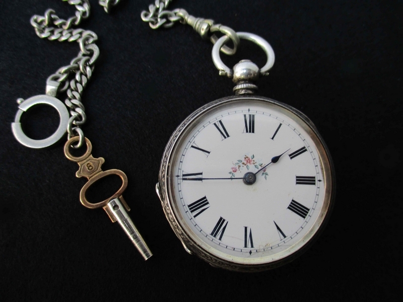 □ 古い懐中時計 [シルバー] 鍵 鎖付き メーカー不明 海外製か 