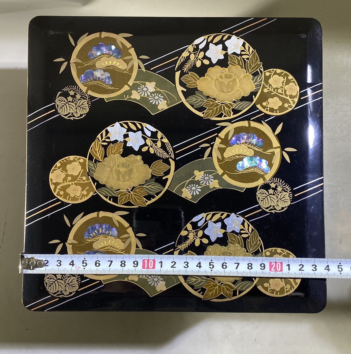 【着後レビューで 送料無料】 漆塗り 木製 菊松竹牡丹梅桐紋 二 2段重 螺鈿細工 金彩 重箱