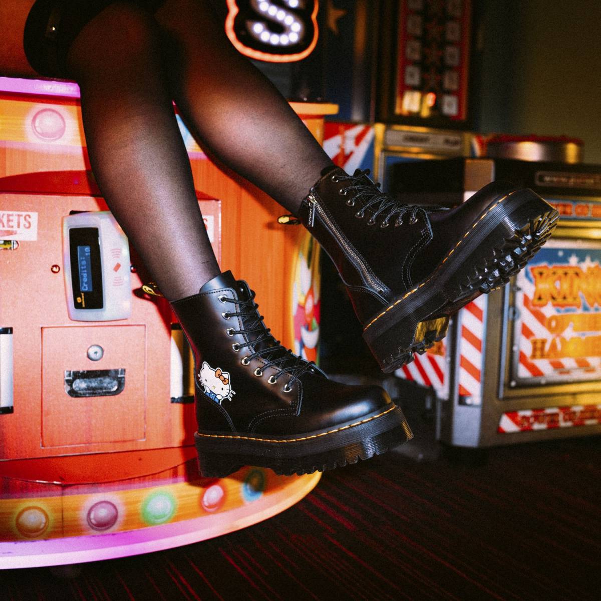 春色3カラー✧ Dr.martens 厚底 UK5 24cm JADON ブラック 美品 キティ