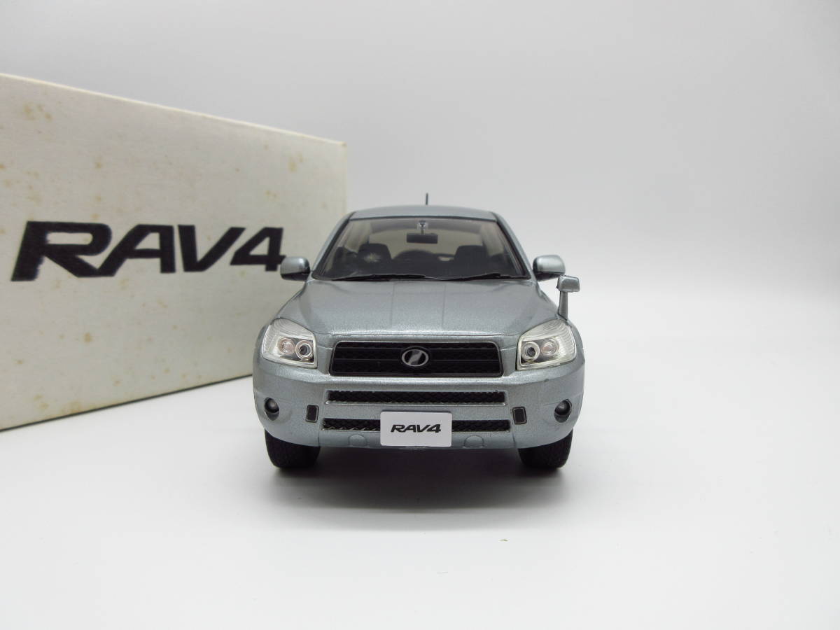 1/24 トヨタ　RAV4 ラブフォー カラーサンプル 非売品 ミニカー　ライトグリーンメタリック_画像2