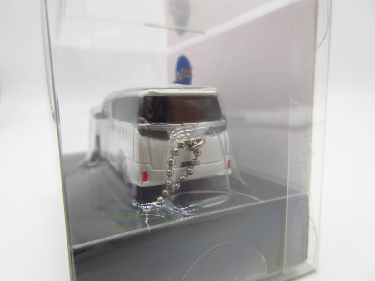 トヨタ 2代目ヴェルファイア 後期　非売品 LED ミニカー キーホルダー　ホワイトパールクリスタルシャイン_画像3