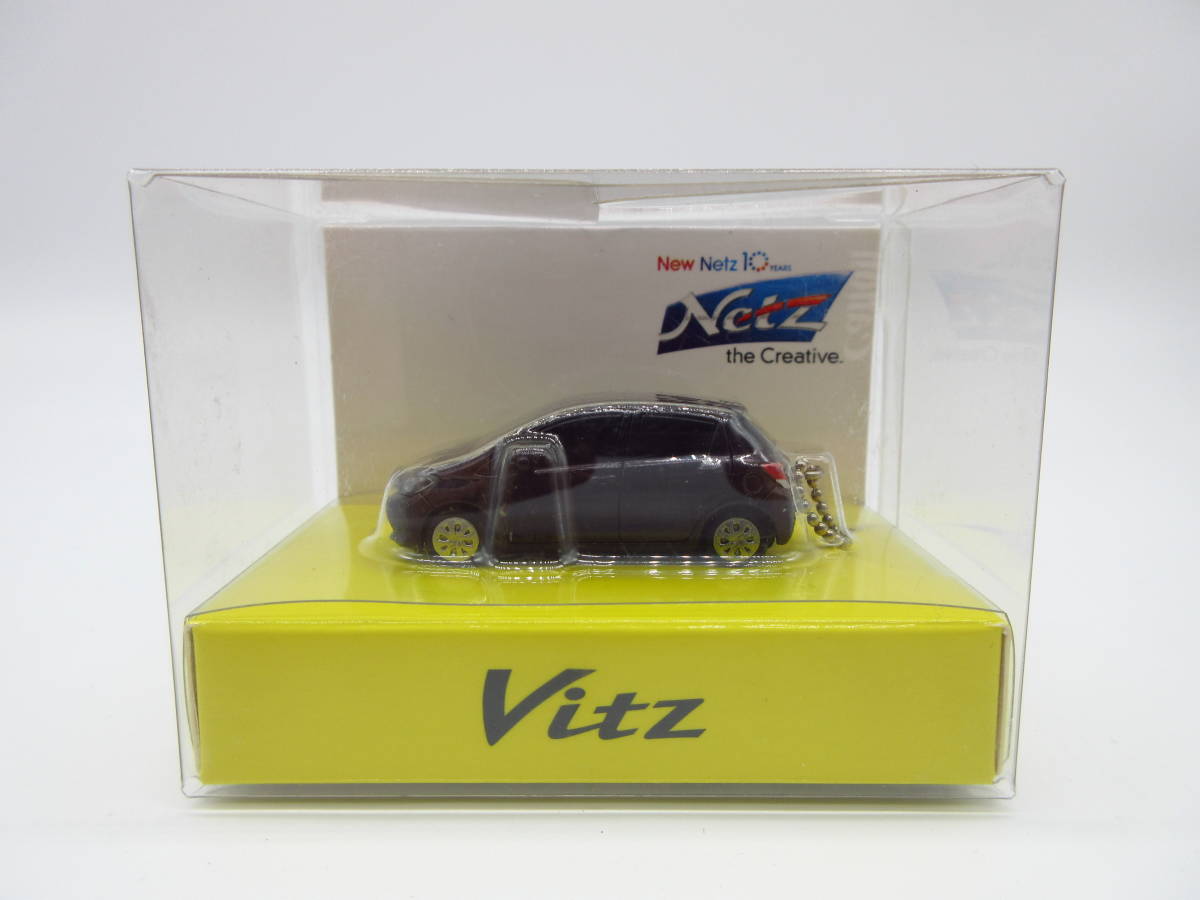 トヨタ 3代目ヴィッツ Vitz 中期　非売品 LED ミニカー キーホルダー　ボルドーマイカメタリック_画像1