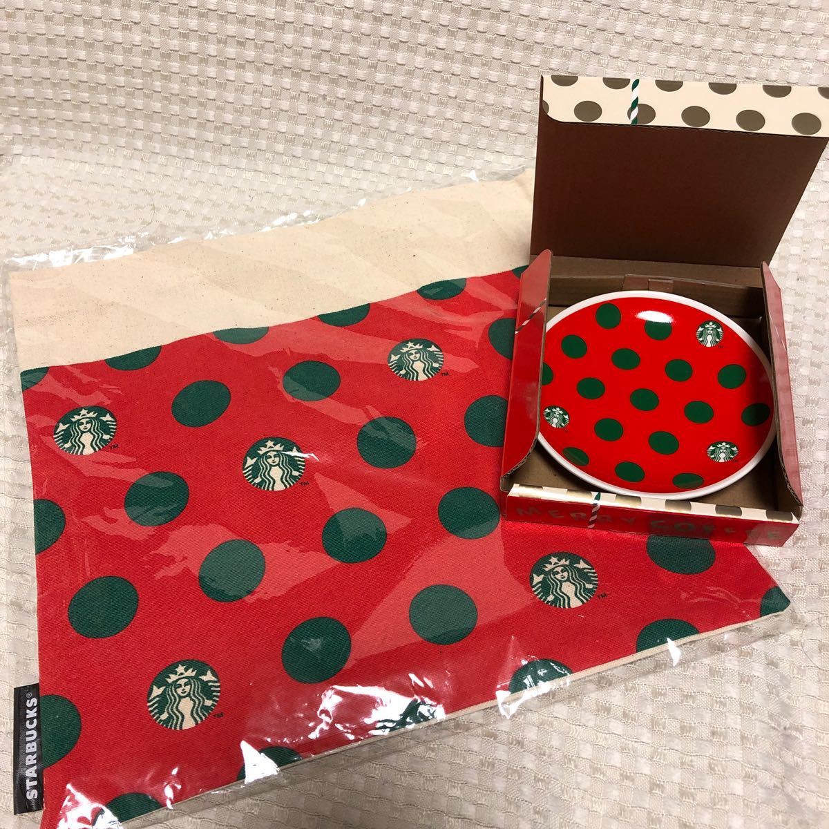 スターバックス　クリスマスミニトートバッグと小皿