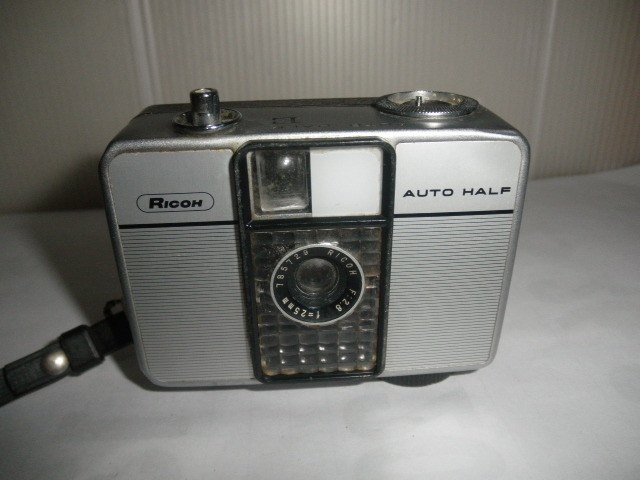 ジヤンク品＠＠　RICOH AUTO HALP E 　古い　1966年フィルムカメラ コンパクトカメラ 部品取りに　アンティーク　コレクション　マニア用_画像1