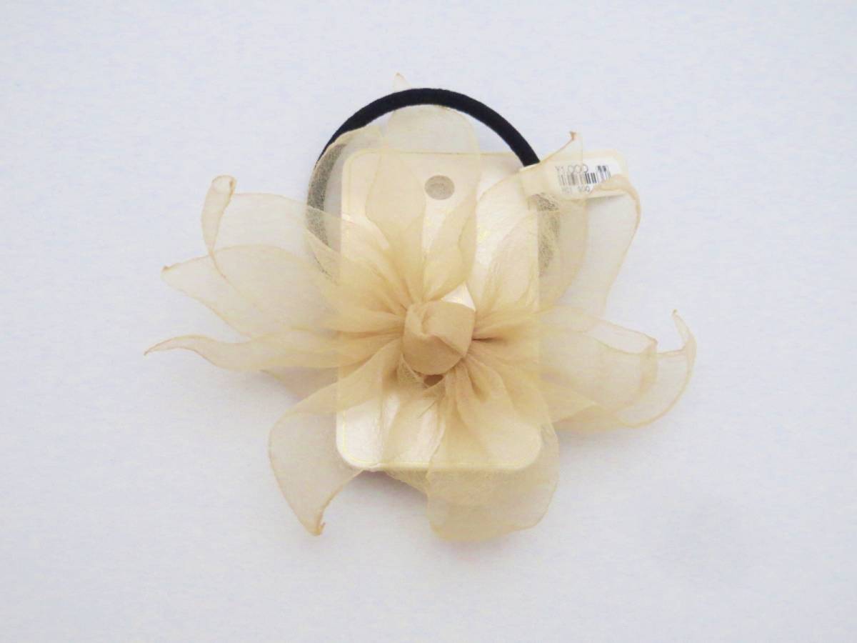 60円 時間指定不可 ハリのあるシフォン地 ベージュ リボン お花 ヘアゴム 60円 時間指定不可 ハリのあるシフォン地 ベージュ リボン お花 ヘアゴム