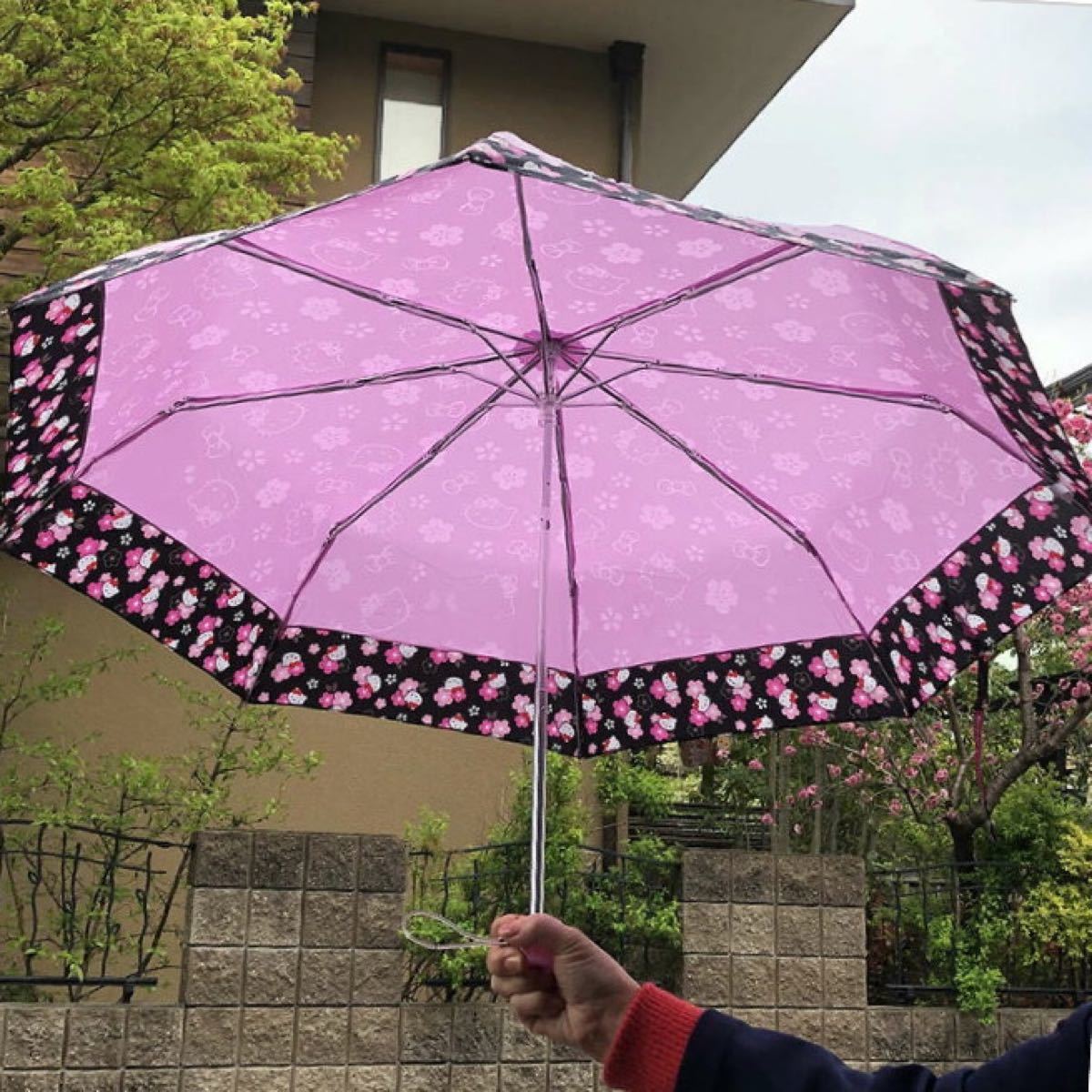 訳あり特価　未使用　ハローキティ 雨に濡れると桜が浮き出る 折り畳み傘 折りたたみ傘 雨傘　かわいい　サンリオ　