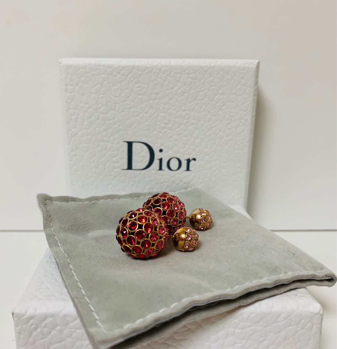 値下げ中！未使用品 Dior ディオール 希少 トライバルボール ピアス 赤 ピンク