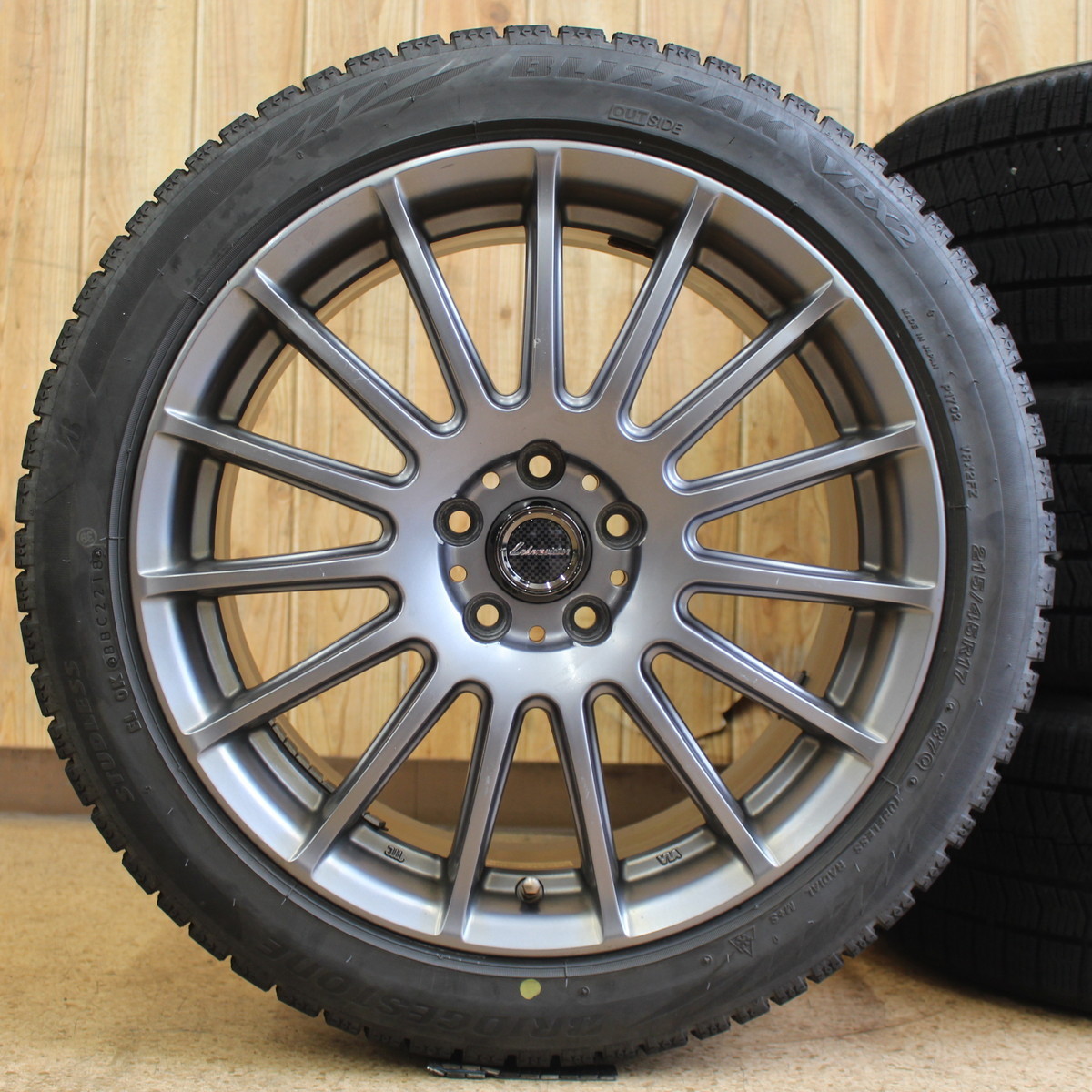 最新品安い 215/45R17 17インチ スタッドレスタイヤ ホイール4本セット