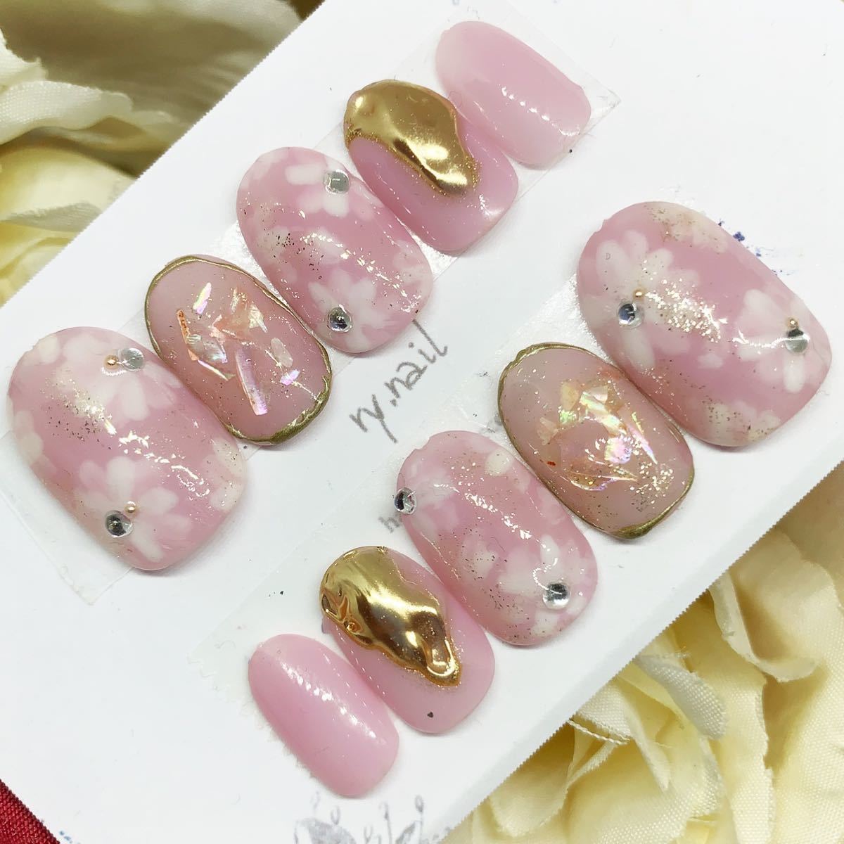 Paypayフリマ 淡いピンクベース ひらひら花びら 上品お呼ばれ ネイルチップ Paypayフリマ 淡いピンクベース ひらひら花びら 上品お呼ばれ ネイルチップ