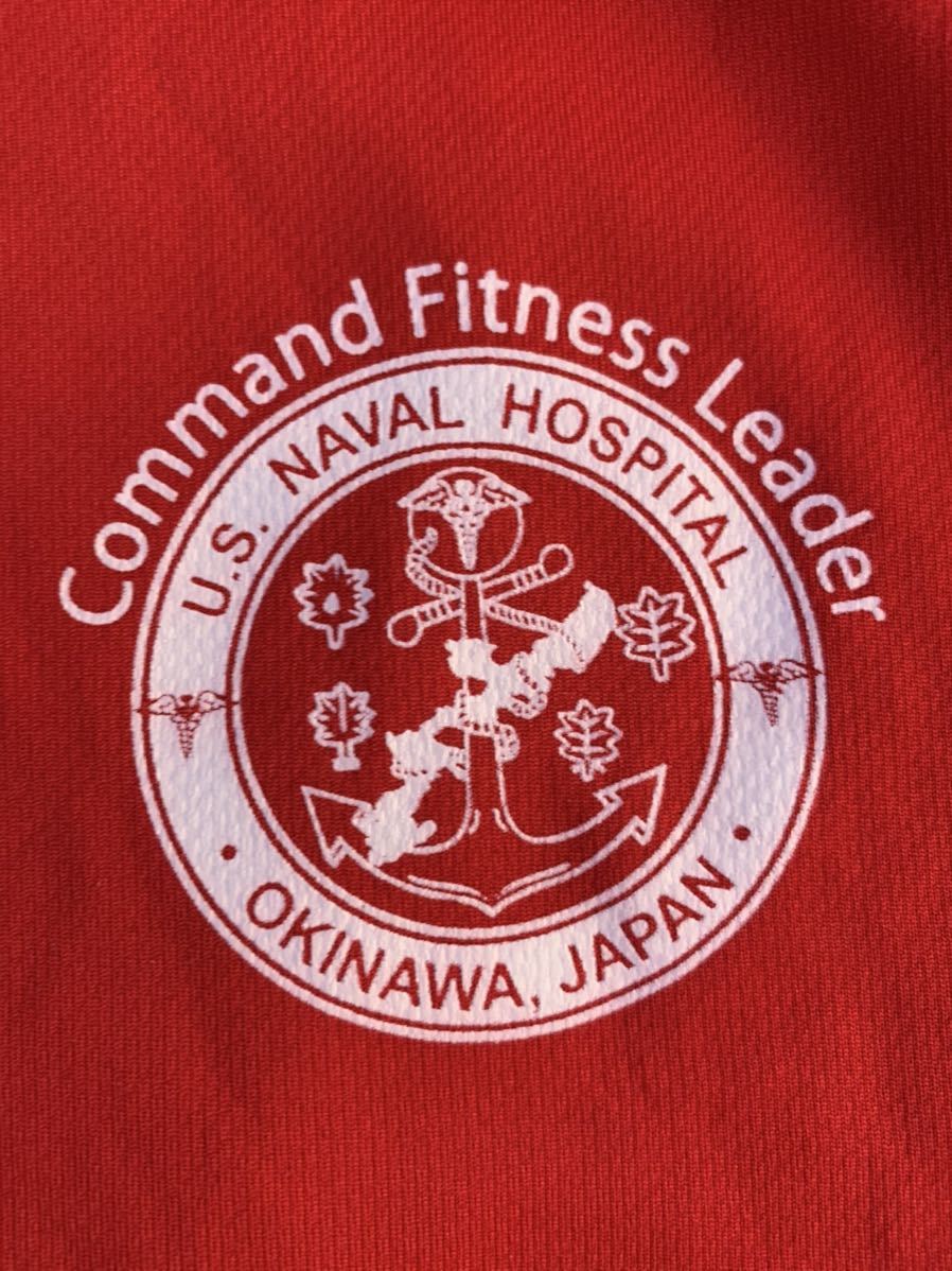 米軍 NAVY 放出品 Tシャツ 海軍 サイズ L Large 赤 U.S. NAVAL HOSPITAL Command Fitness Leader Rhodes 鳥居 極美品 サバゲー 速乾　T_画像3