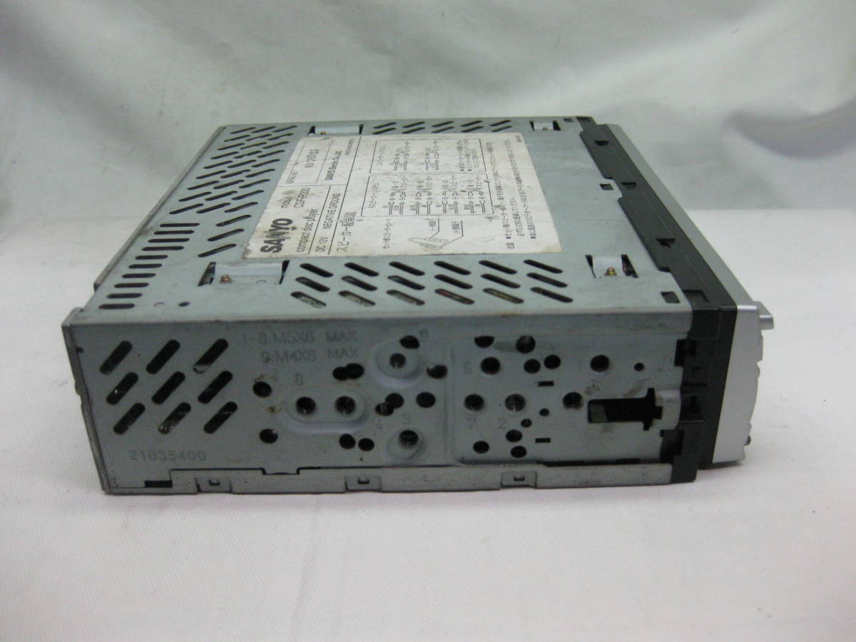 K-557　SANYO　サンヨー　CDF-R300　1Dサイズ　CDデッキ　故障品_画像4