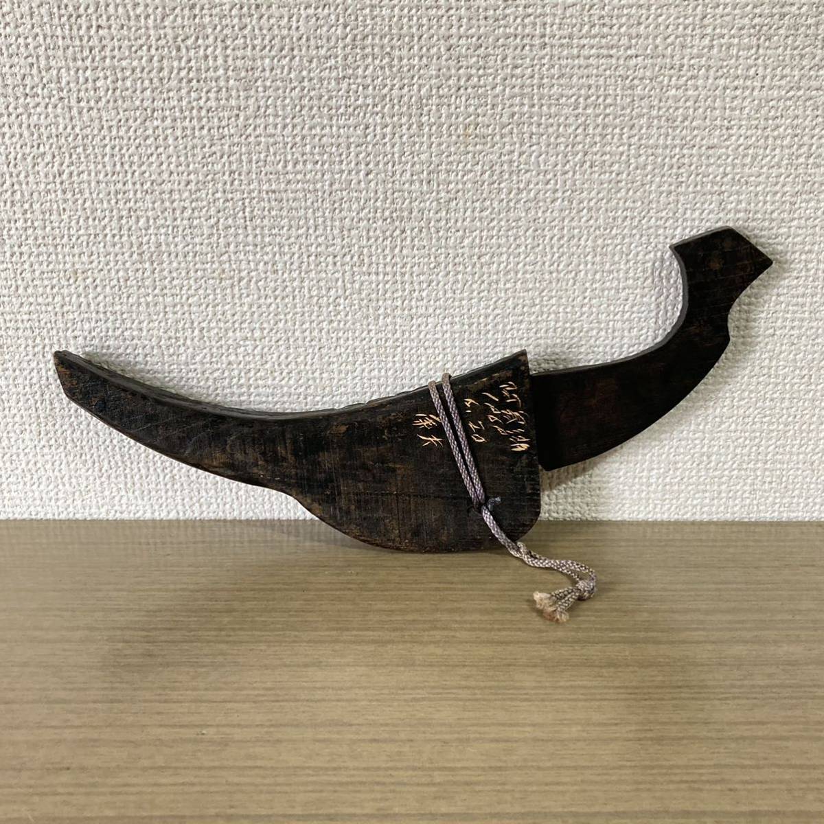 北海道 アイヌ マキリ風 民具 ペーパーナイフ 1969年 全長29.5cm 阿寒湖 木彫り 彫刻 工芸品 小刀 短刀 民族 マキリ メノコマキリ